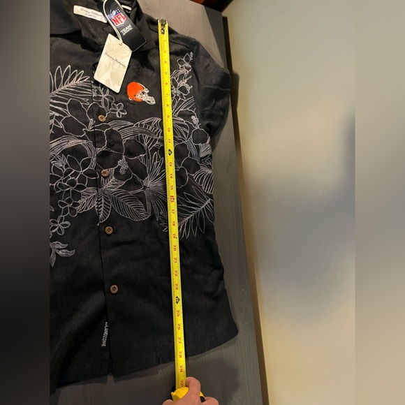 Tommy Bahama Islandzone NFL Cleveland Browns Silk Blend Hawaiian Shirt NWT - Picture 13 of 13